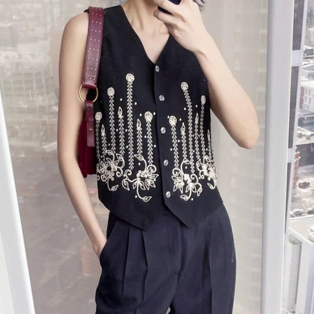 90s Black Embroidered Vest: Floral V-neck